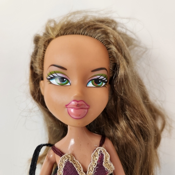 Bratz Funk Out Fianna Doll Vintage Y2K Clothes Outfit Purse Shoes Parts Project - Picture 2 of 10